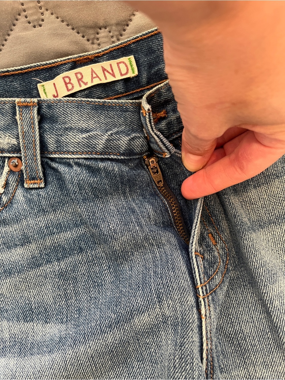 J Brand Shambles Low Rise Cuffed Denim Shorts Size 28 Style 1041U353 Cut 3176 - Picture 3 of 8
